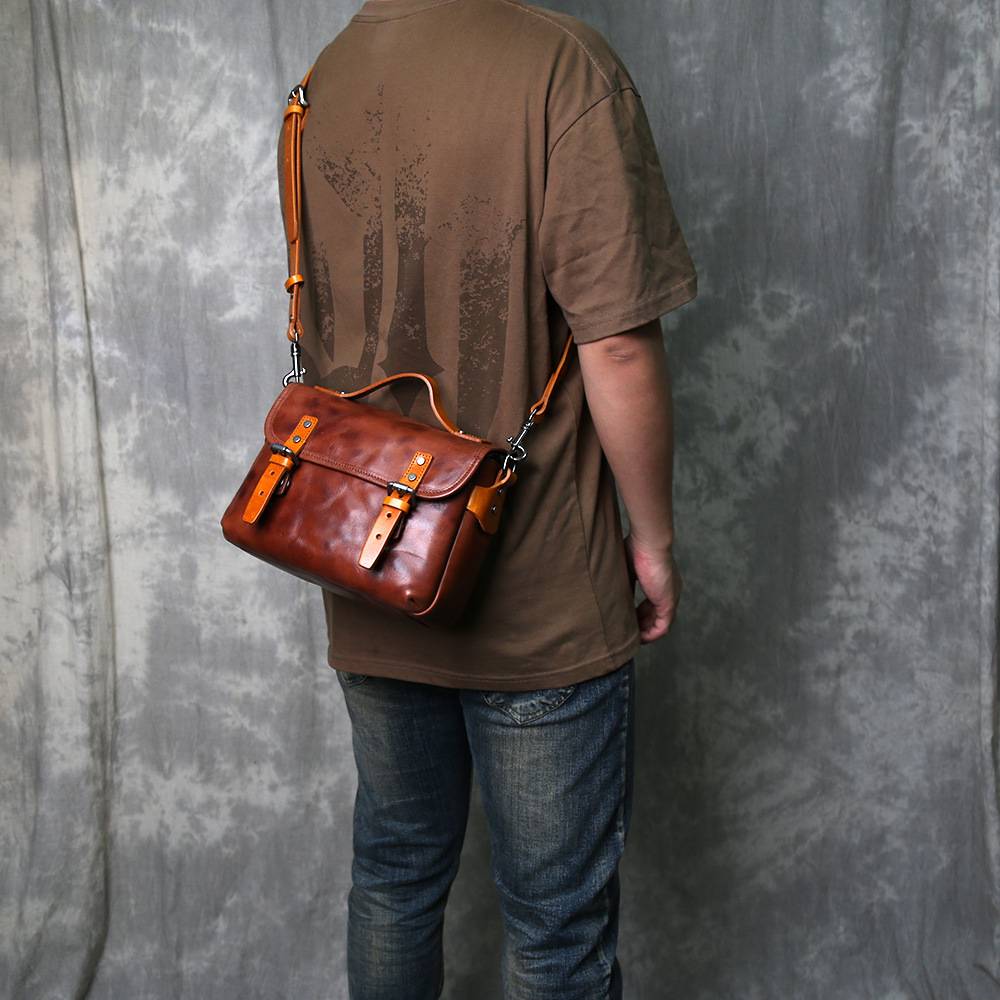 手工頭層牛皮植鞣皮簡約郵差包 真皮包包單肩包斜挎包 男女同款斜背包肩背包推薦 真皮包包