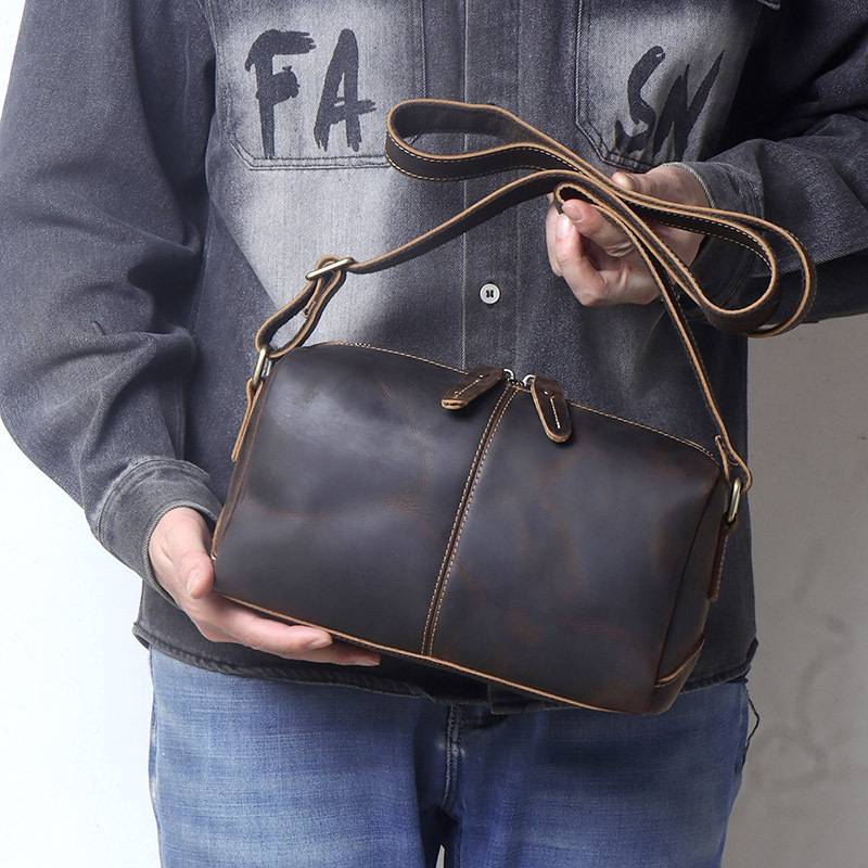 復古新款男士真皮單肩包 瘋馬皮斜挎包 大容量頭層牛皮真皮男包斜背包簡約小方包推薦 真皮包包