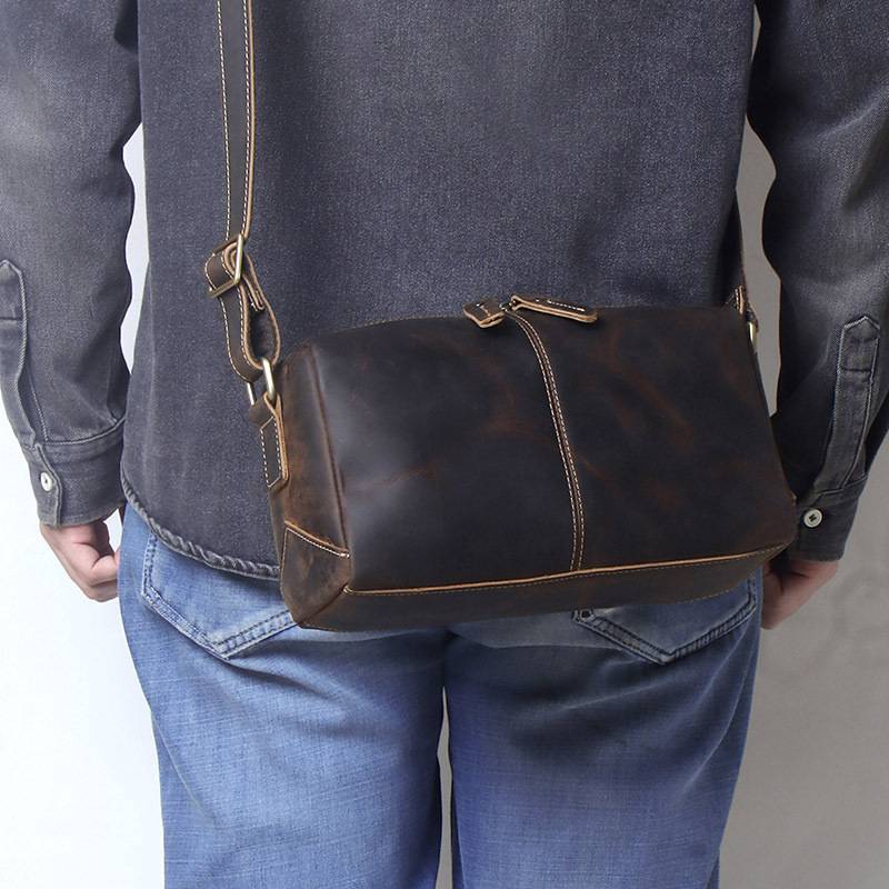 復古新款男士真皮單肩包 瘋馬皮斜挎包 大容量頭層牛皮真皮男包斜背包簡約小方包推薦 真皮包包