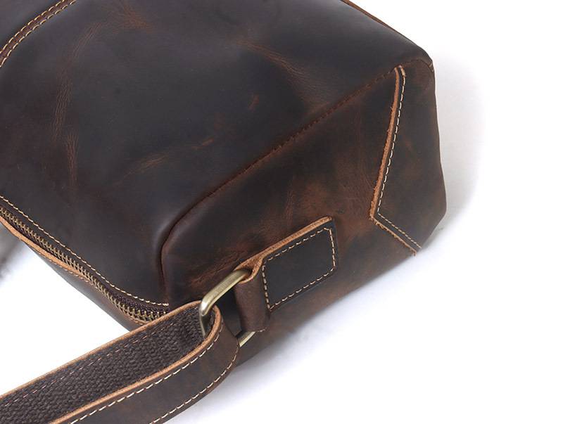 復古新款男士真皮單肩包 瘋馬皮斜挎包 大容量頭層牛皮真皮男包斜背包簡約小方包推薦 真皮包包