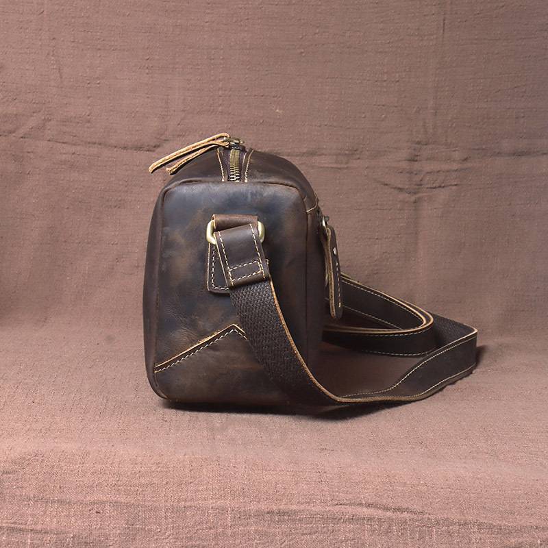 復古新款男士真皮單肩包 瘋馬皮斜挎包 大容量頭層牛皮真皮男包斜背包簡約小方包推薦 真皮包包