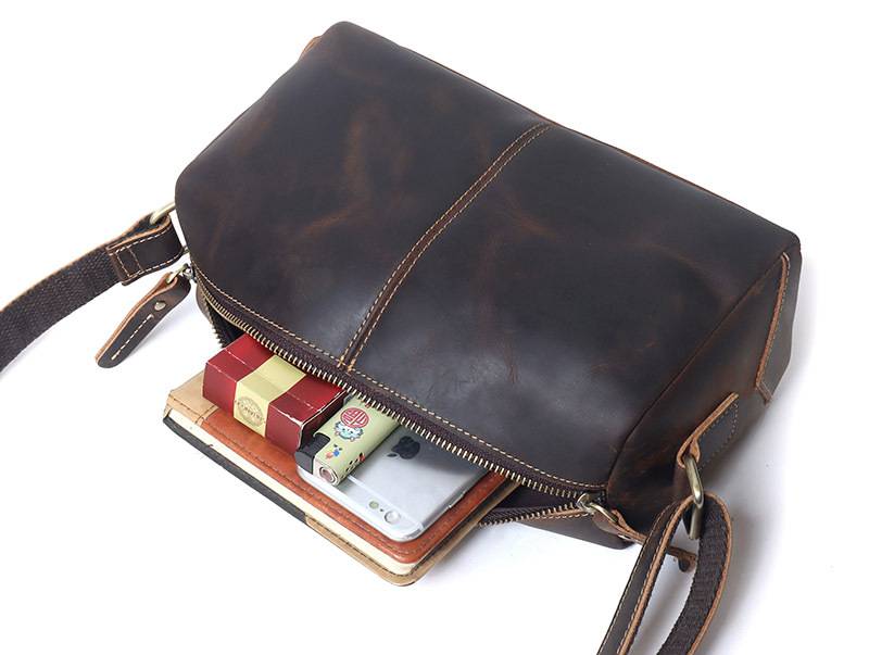 復古新款男士真皮單肩包 瘋馬皮斜挎包 大容量頭層牛皮真皮男包斜背包簡約小方包推薦 真皮包包