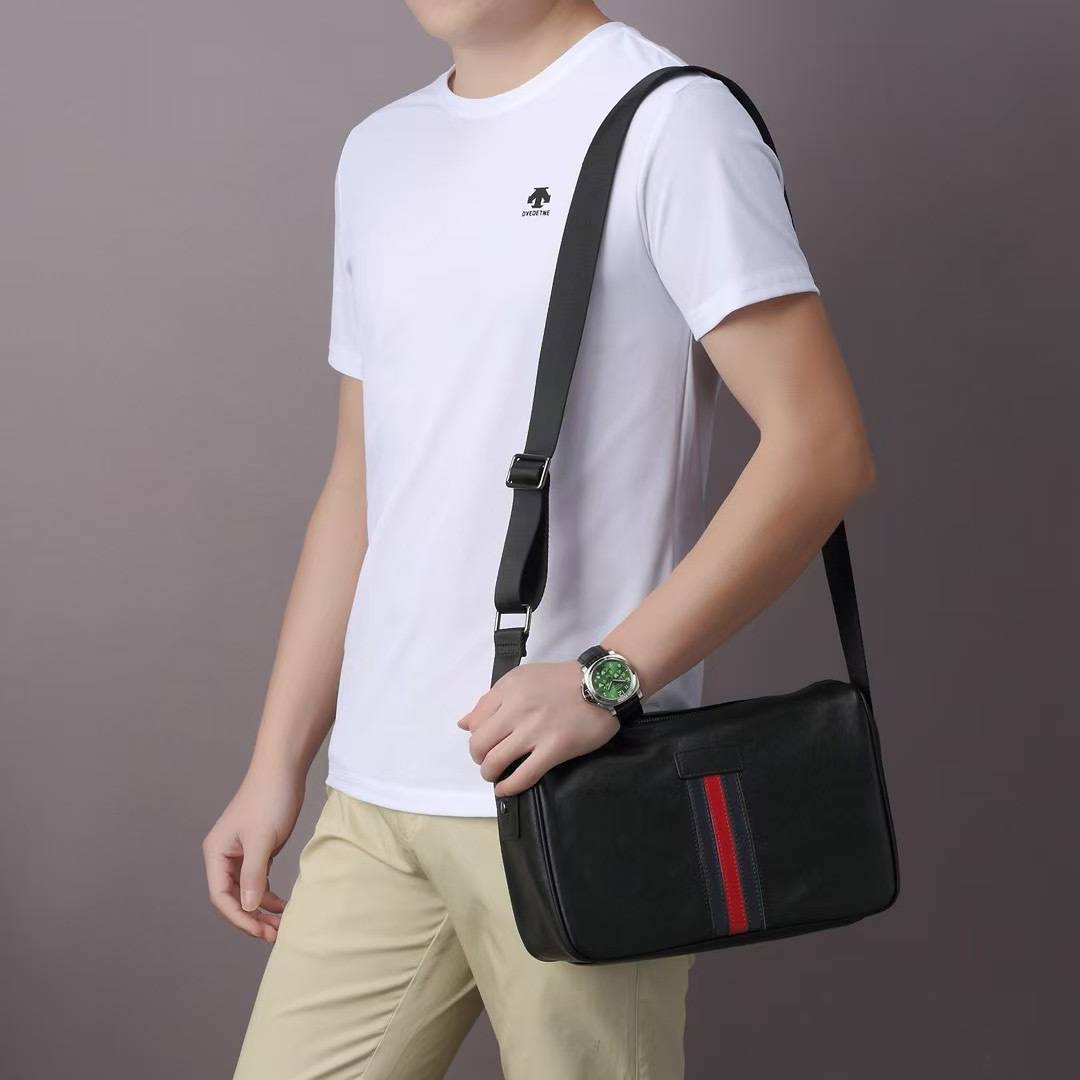 頭層牛皮男士斜背包 日常通勤單肩包 旅行外出小挎包 新品時尚男休閒運動斜挎包推薦 真皮包包