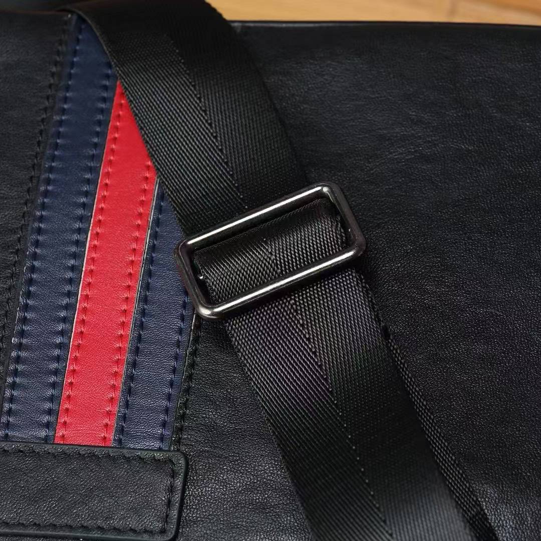 頭層牛皮男士斜背包 日常通勤單肩包 旅行外出小挎包 新品時尚男休閒運動斜挎包推薦 真皮包包