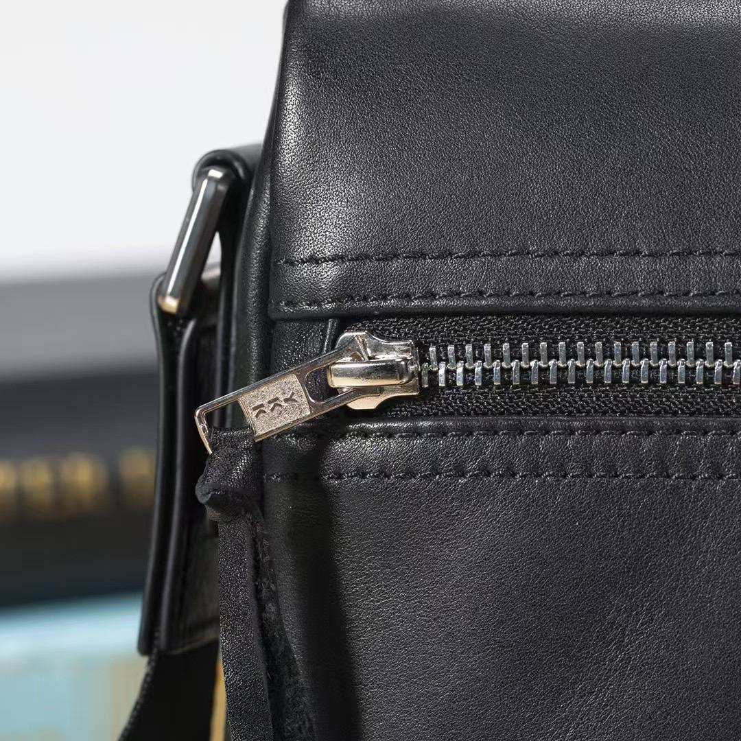 通勤簡約真皮小背包 男士單肩背包斜背包 頭層牛皮耐磨實用斜跨包 男生側背包推薦 真皮包包