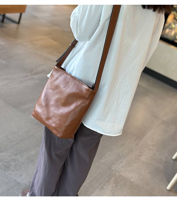 新款日系休閑牛皮斜挎包 復古百搭真皮女包 頭層牛皮單肩包女水桶包軟皮斜背包推薦 真皮包包