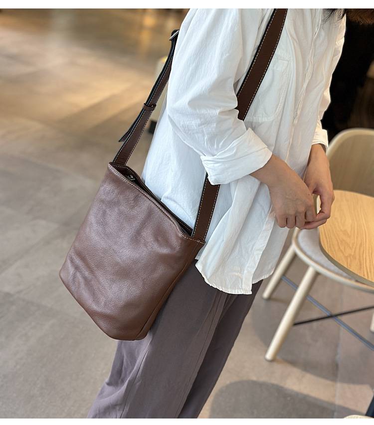 新款日系休閑牛皮斜挎包 復古百搭真皮女包 頭層牛皮單肩包女水桶包軟皮斜背包推薦 真皮包包