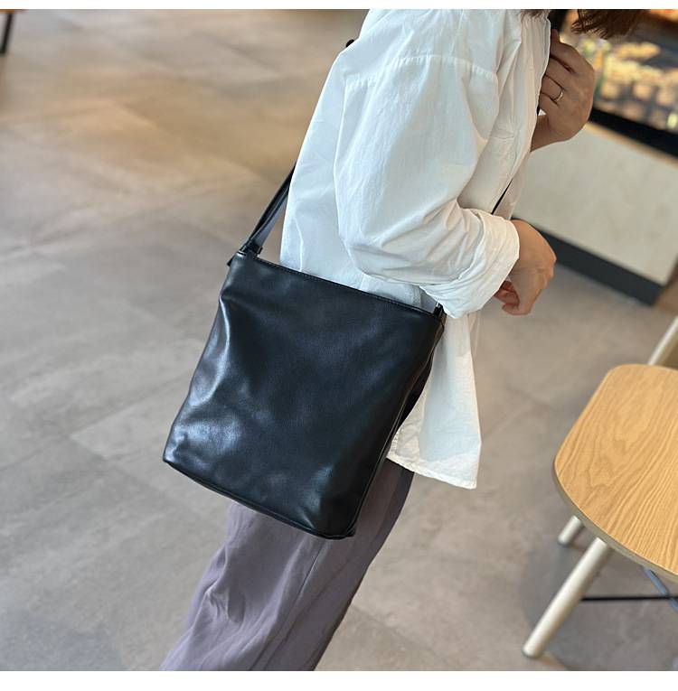 新款日系休閑牛皮斜挎包 復古百搭真皮女包 頭層牛皮單肩包女水桶包軟皮斜背包推薦 真皮包包