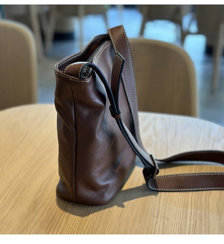 新款日系休閑牛皮斜挎包 復古百搭真皮女包 頭層牛皮單肩包女水桶包軟皮斜背包推薦 真皮包包