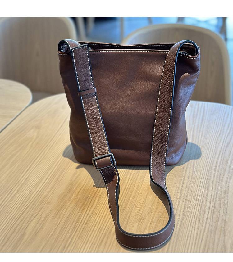 新款日系休閑牛皮斜挎包 復古百搭真皮女包 頭層牛皮單肩包女水桶包軟皮斜背包推薦 真皮包包