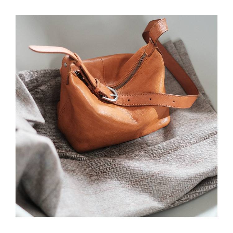 復古手工擦色頭層植鞣皮斜背包 高級質感牛皮水桶包托特包 新款真皮女包斜挎包推薦 真皮包包