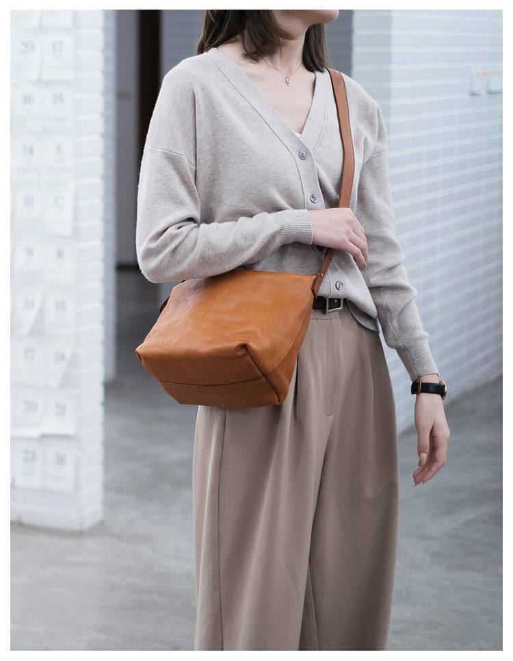 復古手工擦色頭層植鞣皮斜背包 高級質感牛皮水桶包托特包 新款真皮女包斜挎包推薦 真皮包包