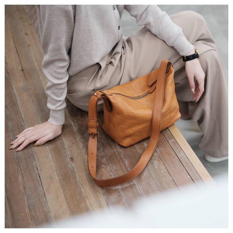 復古手工擦色頭層植鞣皮斜背包 高級質感牛皮水桶包托特包 新款真皮女包斜挎包推薦 真皮包包