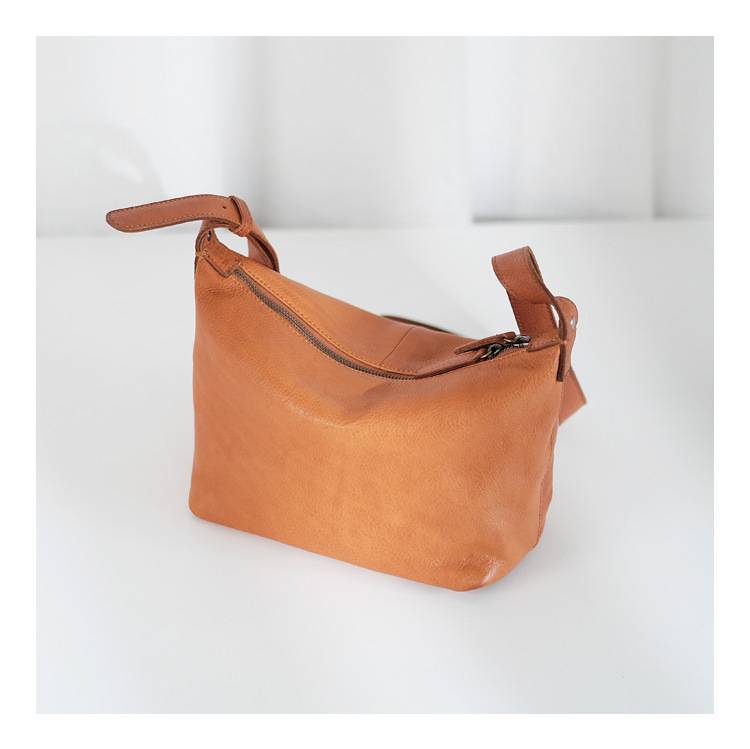 復古手工擦色頭層植鞣皮斜背包 高級質感牛皮水桶包托特包 新款真皮女包斜挎包推薦 真皮包包