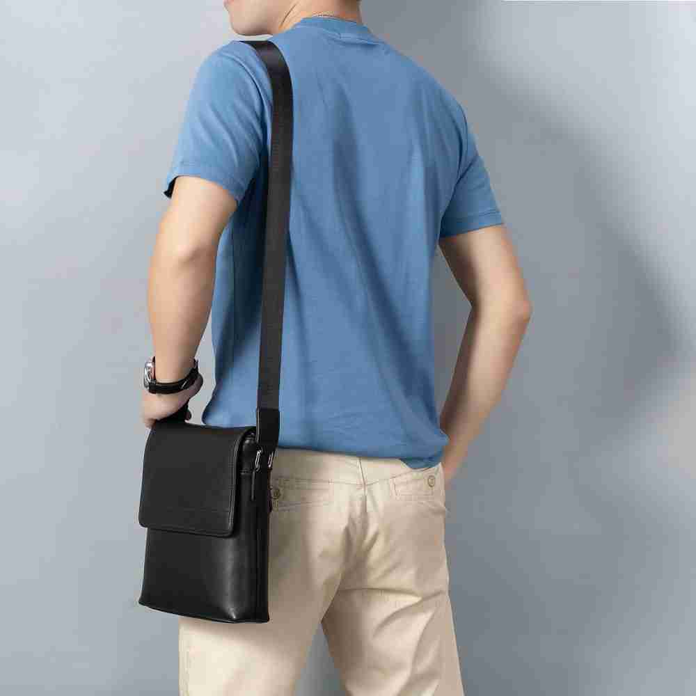 休閑商務通勤斜背包 男士豎款翻蓋單肩背包真皮斜挎包 新款簡約頭層牛皮單肩包推薦 真皮包包